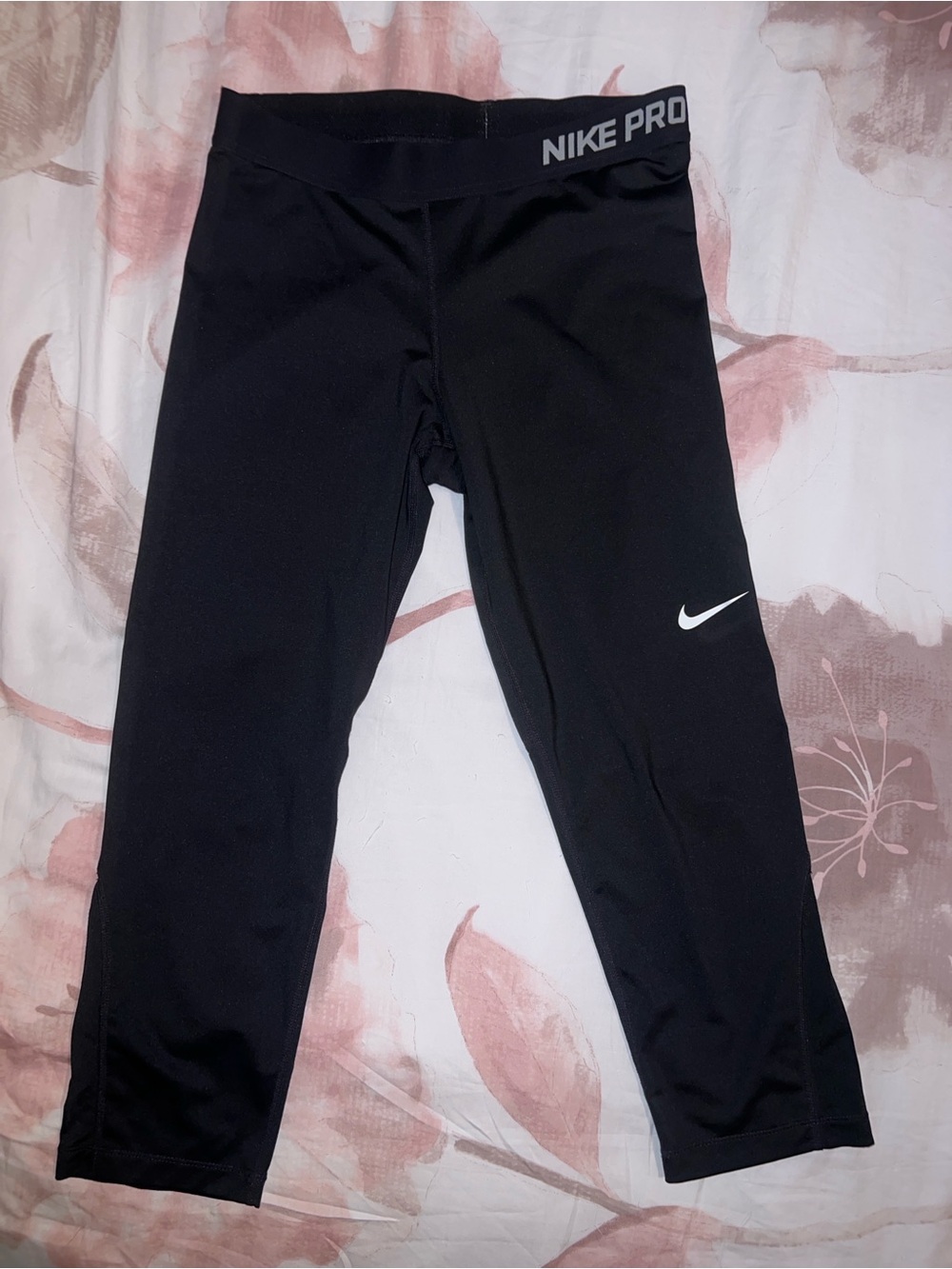 Nike Pro Moisture-wicking Workout  Performance  capris